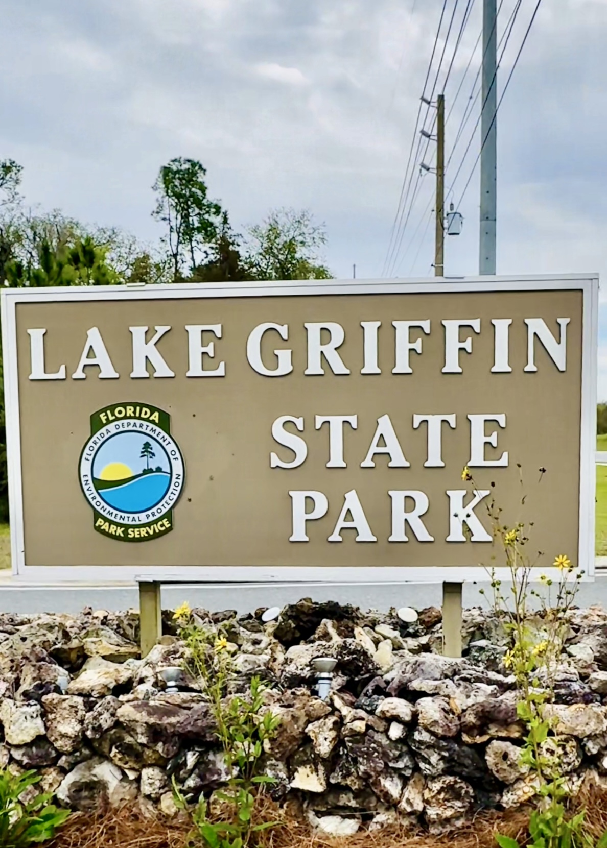 Sign at entrance of Lake Griffin State Park